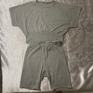 I am selling a Fashion Nova 2 Set in size small in color gray.